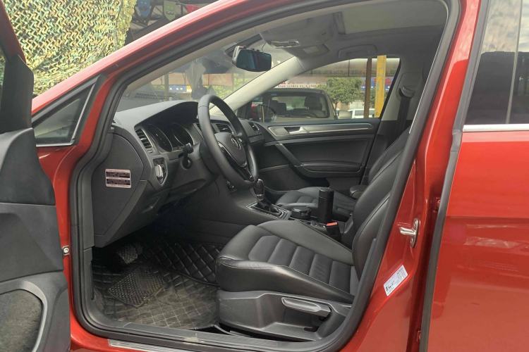 Used Volkswagen Golf 2016 230TSI Automatic Luxury Version
