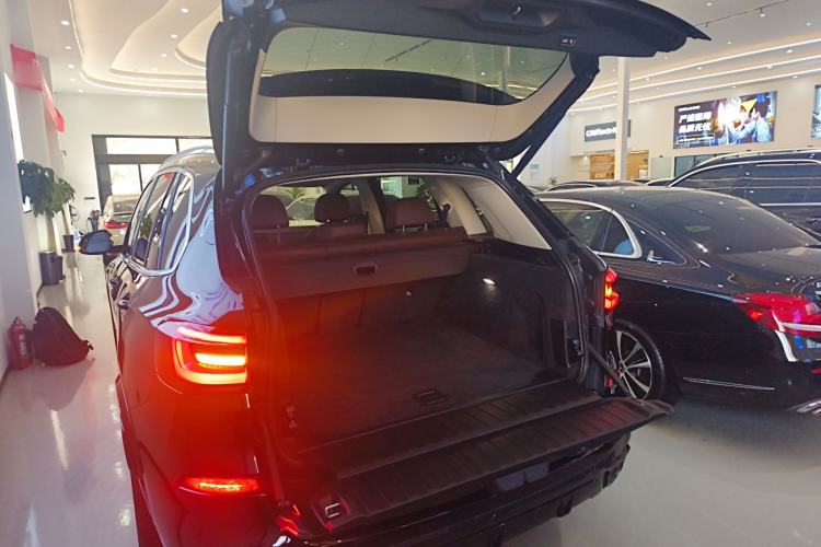 Used BMW X5 2022 xDrive 30Li Luxury M Sport Package
