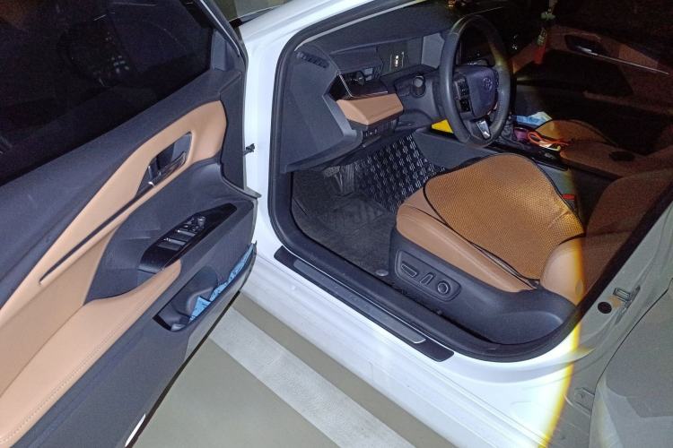 Used Toyota Camry 2024 Dual-Motor 2.0 HG Premium Edition
