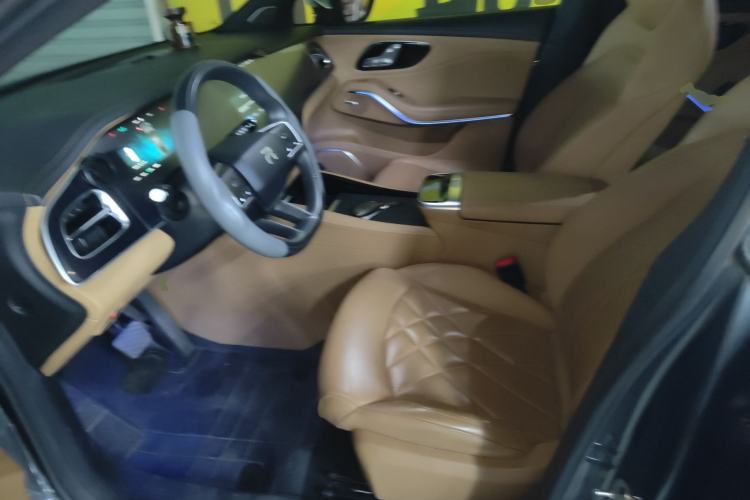 Used  R7 2023 Rear-Drive Screen King Pro Edition
