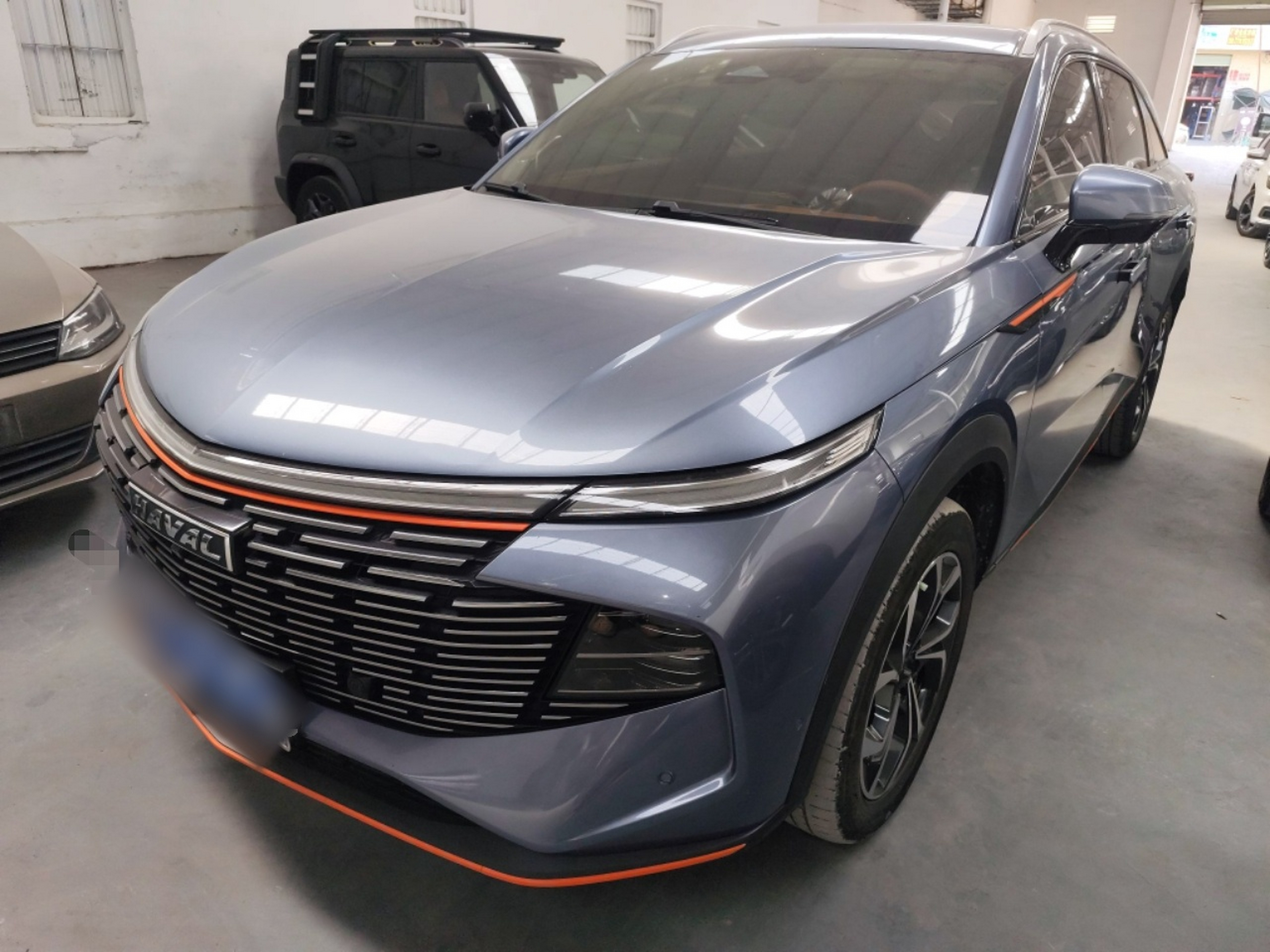 Под передней частью автомобиля