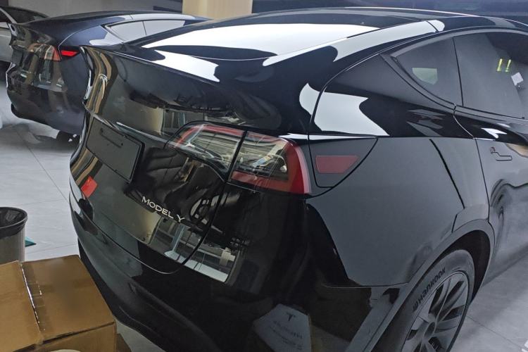 Used Tesla Model Y 2023 Long-Range All-Wheel-Drive Version
