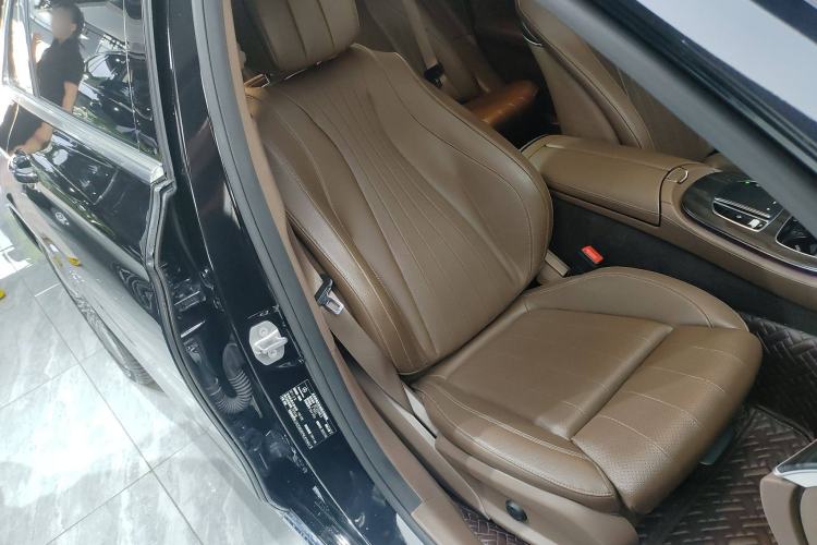 Used Mercedes-Benz E-Class 2022 Second Facelift E 300 L Fashion Edition
