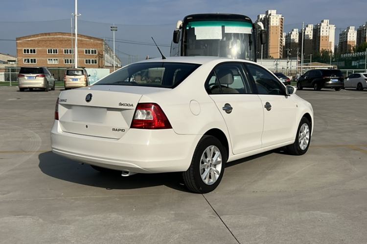 Used Skoda Rapid 2015 1.6L Manual Smart Selection Model
