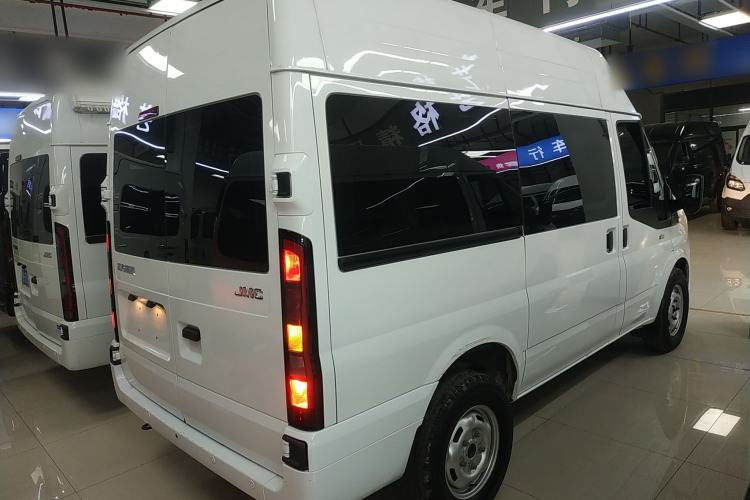 Used JMC Fushun 2023 2.0T Manual Short-Wheelbase Mid-Height Commercial Multi-Purpose 5-Seater Passenger Vehicle
