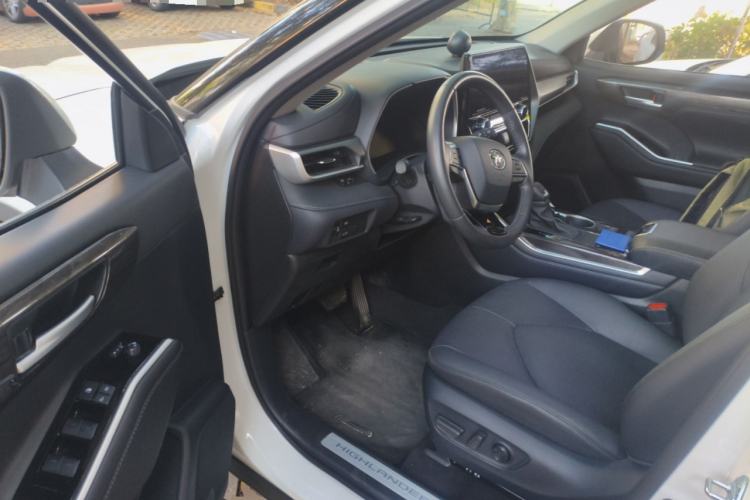 Used Toyota Highlander 2024 2.5L Smart Electric Hybrid Dual-Engine Four-Wheel Drive Prestige Version – 7 Seats
