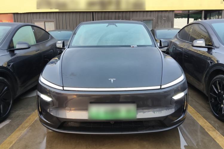 Used Tesla Model Y 2025 Long-Range All-Wheel-Drive Version