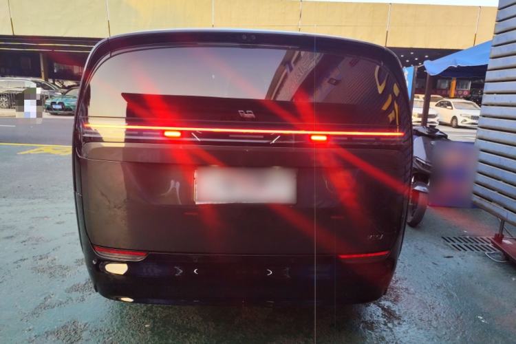 Used Li Auto MEGA 2024 Ultra Model
