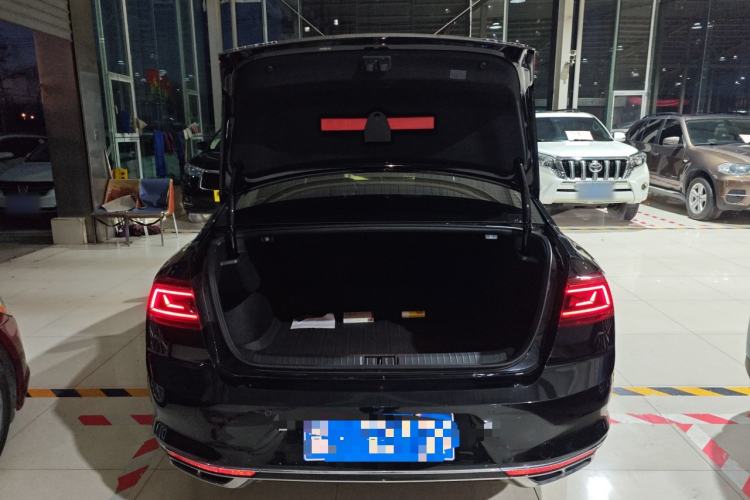 Used Volkswagen Magotan 2023 2 Million Units Limited Edition 330TSI DSG Leading Version
