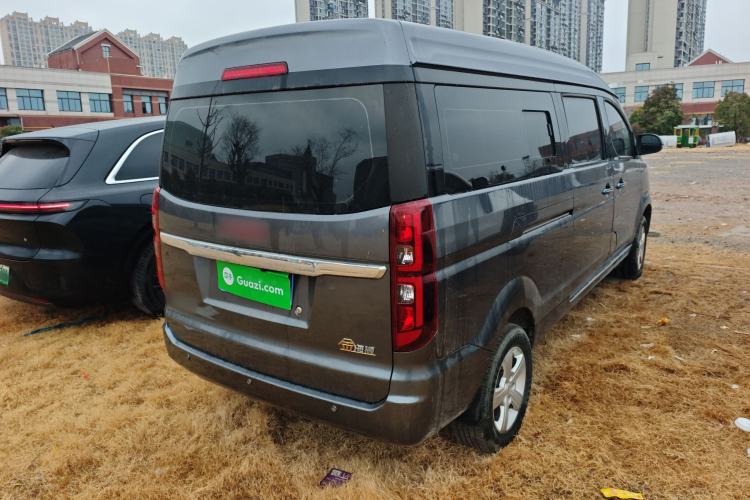 Used Jinbei Gold Hiace 2023 1.5L Passenger Van Travel Lion 5/6/7-Seater with Central Air Conditioning
