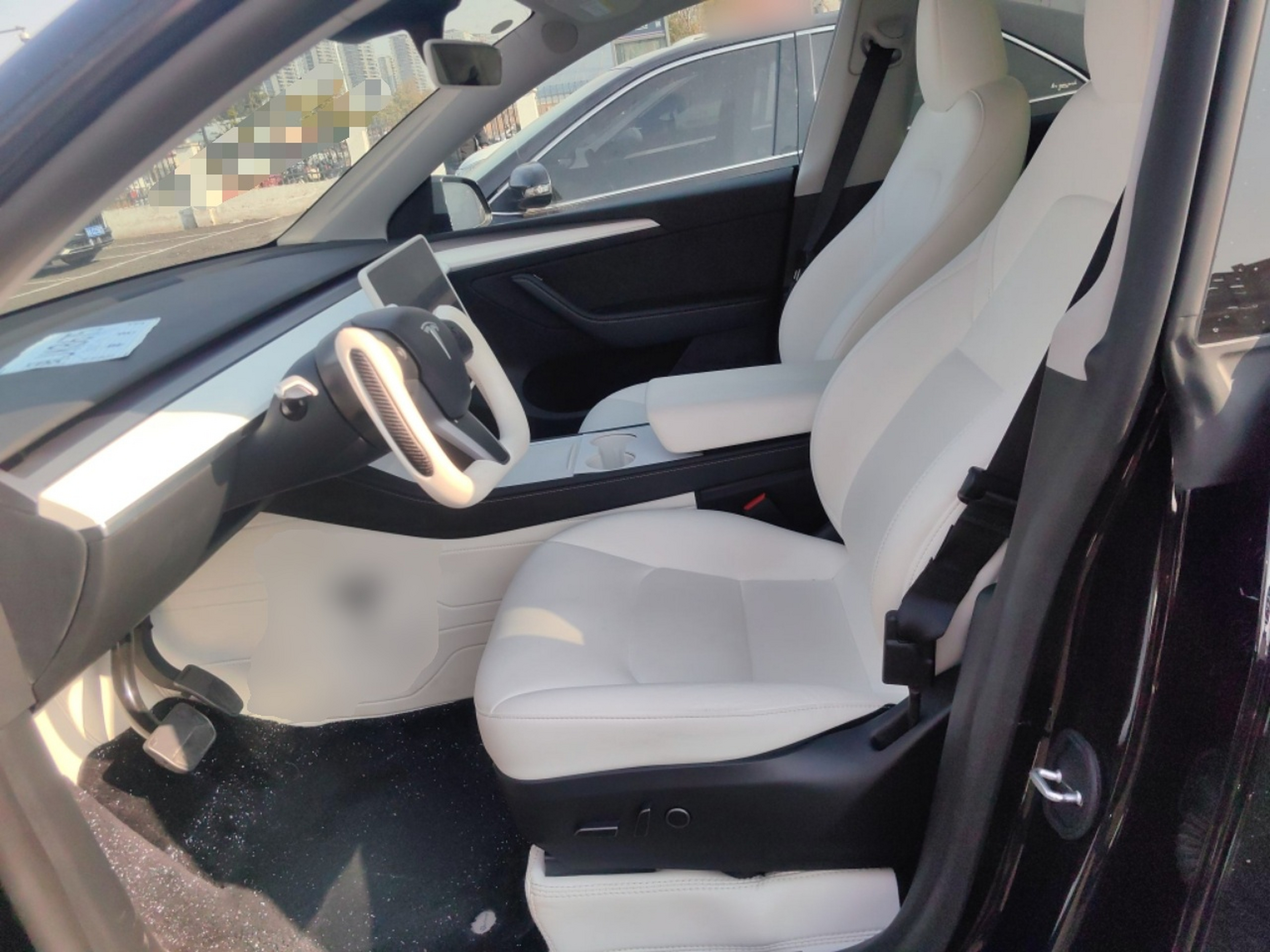 المقاعد الأمامية داخل السيارة