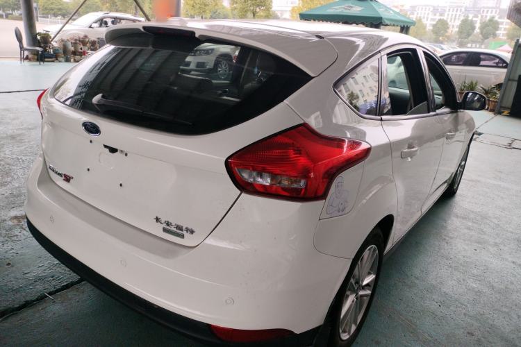 Used Ford Focus 2015 Hatchback EcoBoost 125 Automatic Supreme Style Edition
