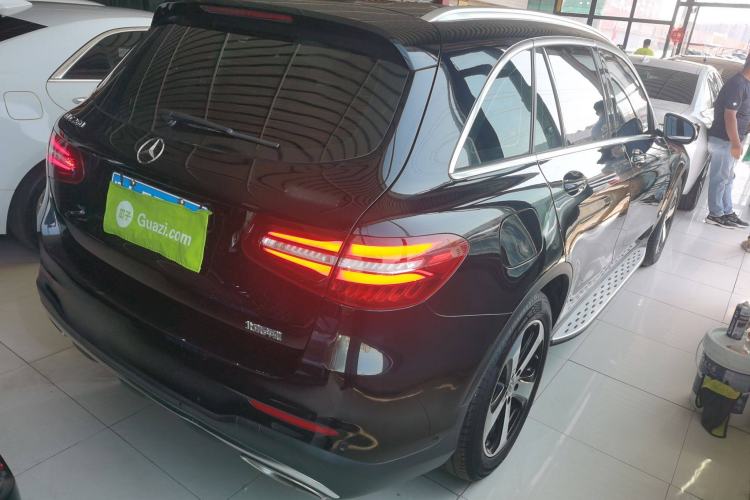 Used Mercedes-Benz GLC 2018 Facelift GLC 260 4MATIC Luxury Edition
