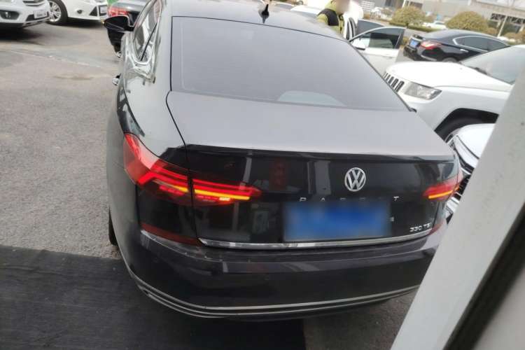 Used Volkswagen Passat 2020 330TSI Luxury Edition China VI