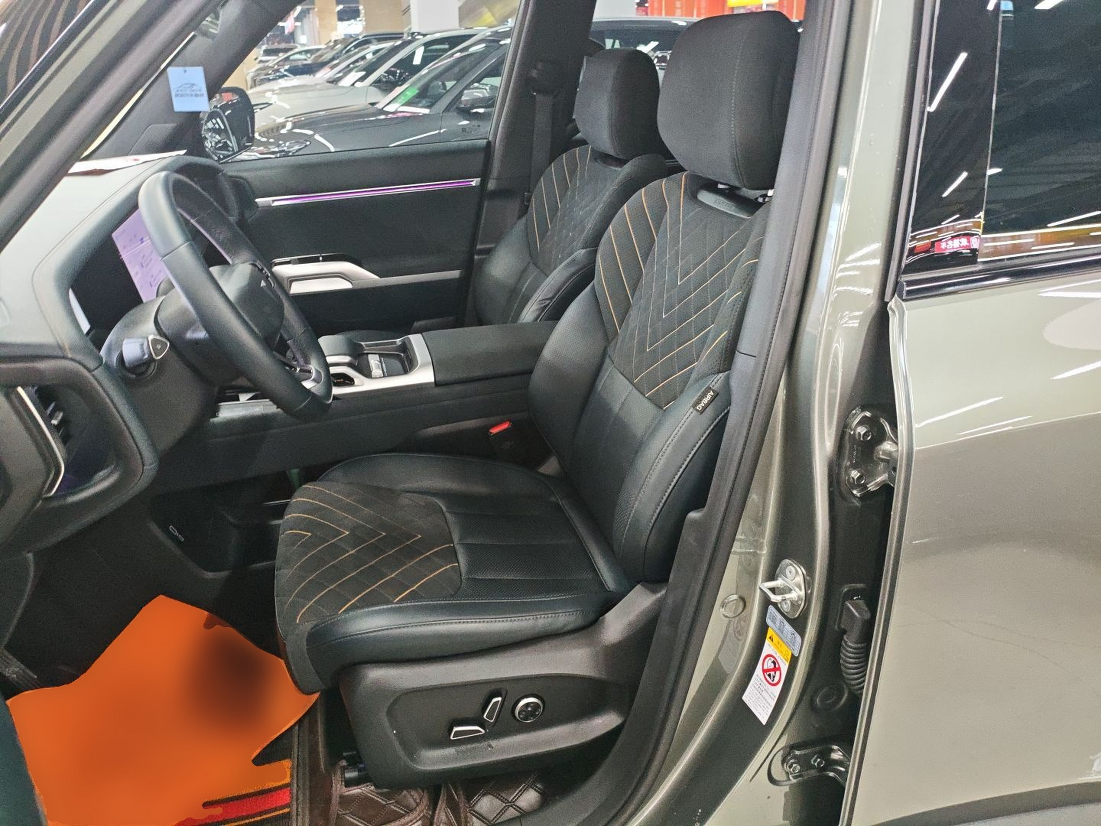 Переднее сиденье в автомобиле