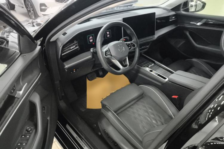Used Volkswagen Magotan 2024 380TSI DSG Prestige Edition DaMai Package
