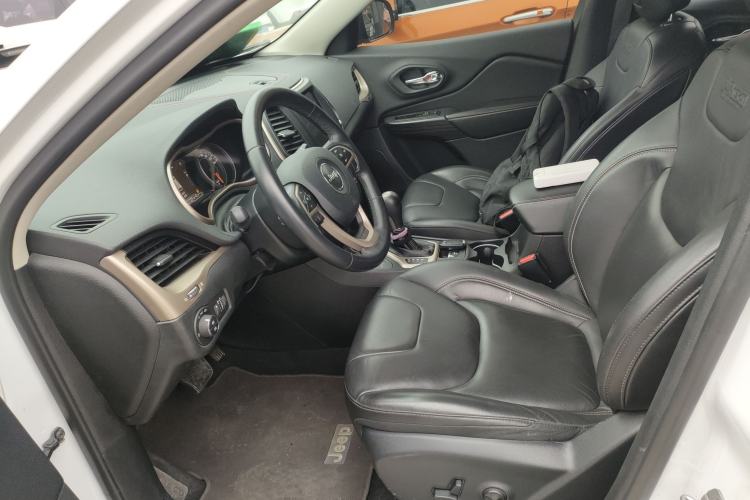 Used  Cherokee 2016 2.4L 75th Anniversary Edition
