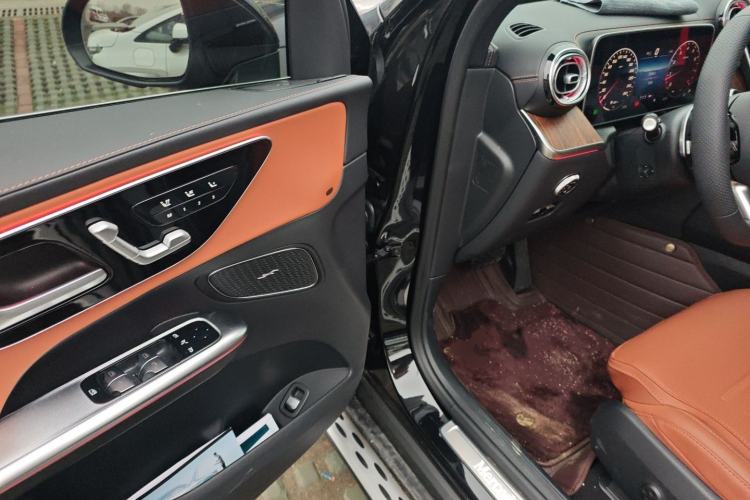 Used Mercedes-Benz GLC 2025 Refreshed GLC 300 L 4MATIC Dynamic Version 5 Seats