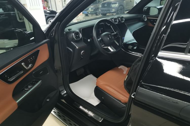 Used Mercedes-Benz GLC 2023 Facelift GLC 260 L 4MATIC Luxury Version 7-Seater
