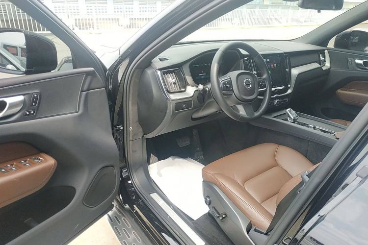 Used Volvo XC60 2024 B5 4x4 Smart Luxury Edition