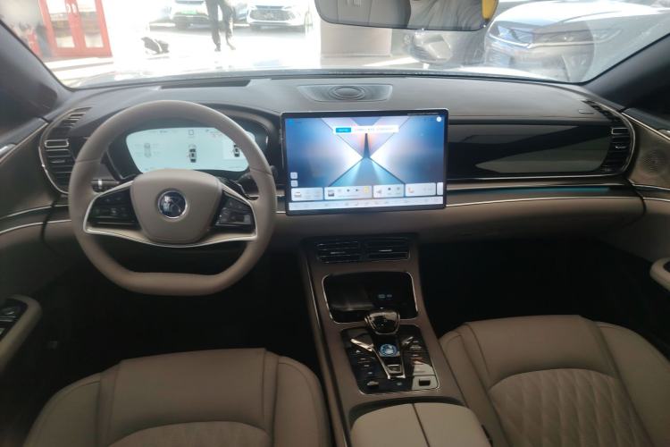 Used BYD Han 2025 EV with 701 km of Laser Radar-Enabled Intelligent Driving