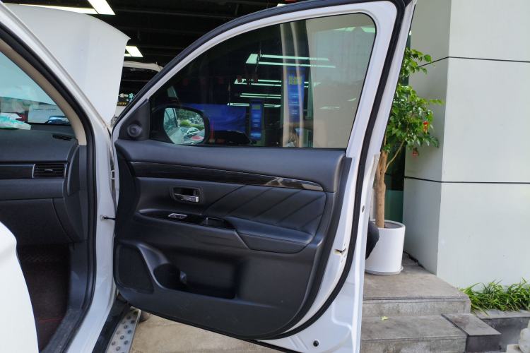 Used Mitsubishi Outlander 2019 2.0L Two-Wheel Drive Comfort Edition 5 Seats China V Standard
