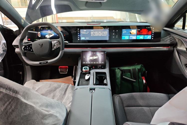 Used VOYAH PASSION 2024 PHEV Four-Wheel Drive Ultra-Long Range Executive Edition
