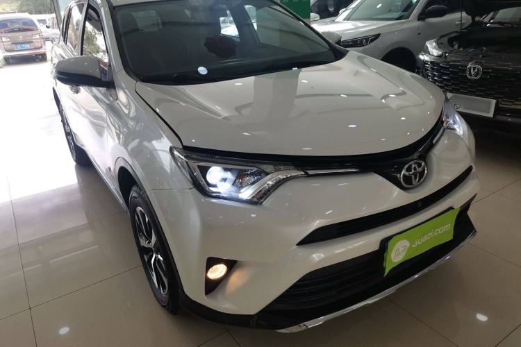 Used Toyota RAV4 2016 2.0L CVT Two-Wheel Drive Fashion Edition China V Standard
