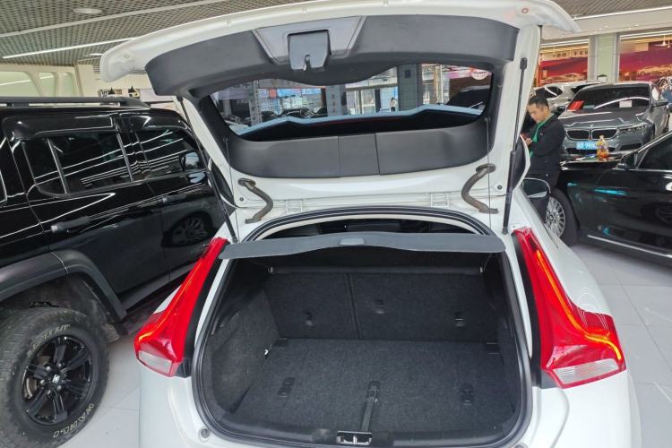 Used Volvo V40 2015 1.6T Zhiya Edition