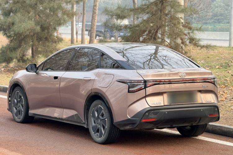 Used Toyota bZ3 2023 616 km Long-Range Premium
