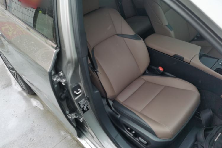 Used Lexus ES 2025 300h Deluxe Edition