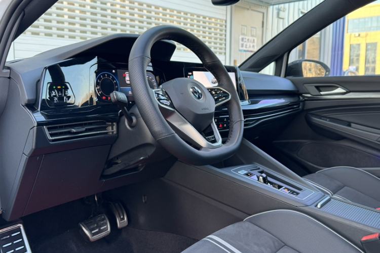 Used Volkswagen Golf 2023 Facelift 280TSI DSG R-Line Lite
