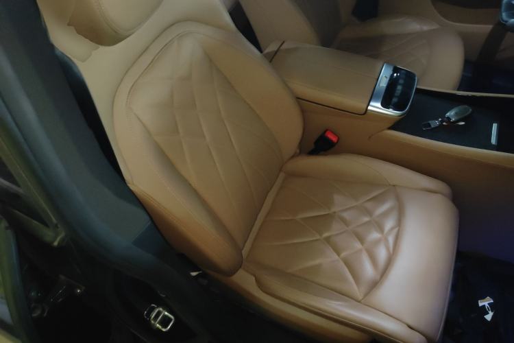 Used  R7 2023 Rear-Drive Screen King Pro Edition
