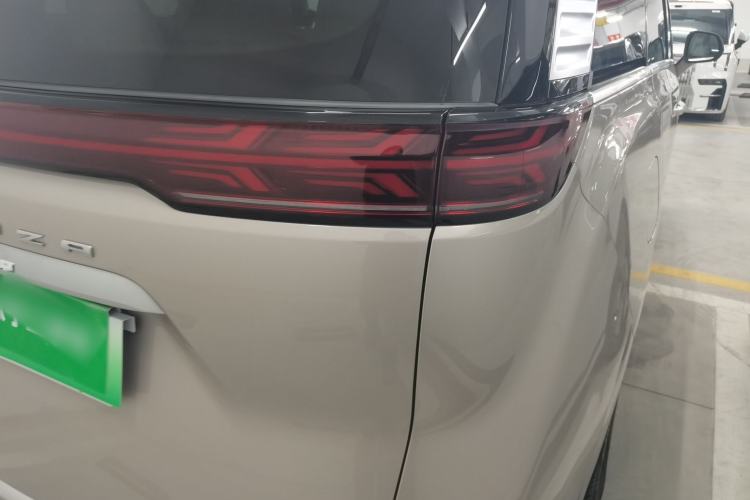 Used Denza D9 2024 DM-i 980 Four-Wheel Drive Prestige Model
