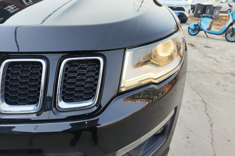 Used  Compass 2019 200T Automatic Family Edition - Connected Large Screen Version