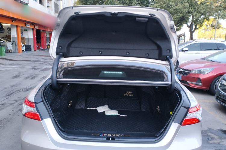 Used Toyota Camry 2021 2.0G Luxury Edition
