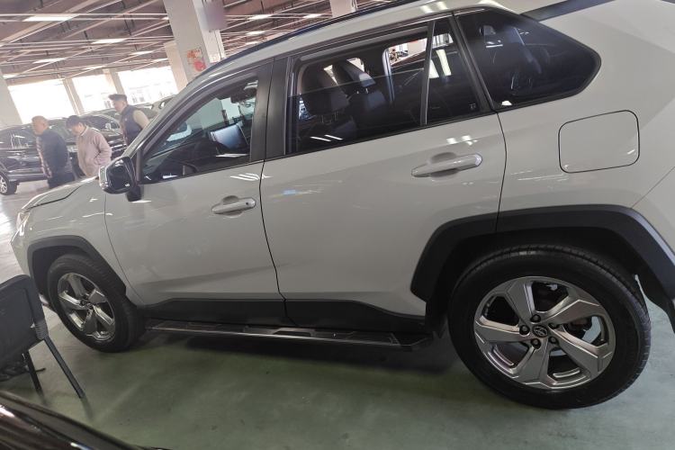 Used Toyota RAV4 2020 2.0L CVT Two-Wheel Drive Fashion PLUS Edition
