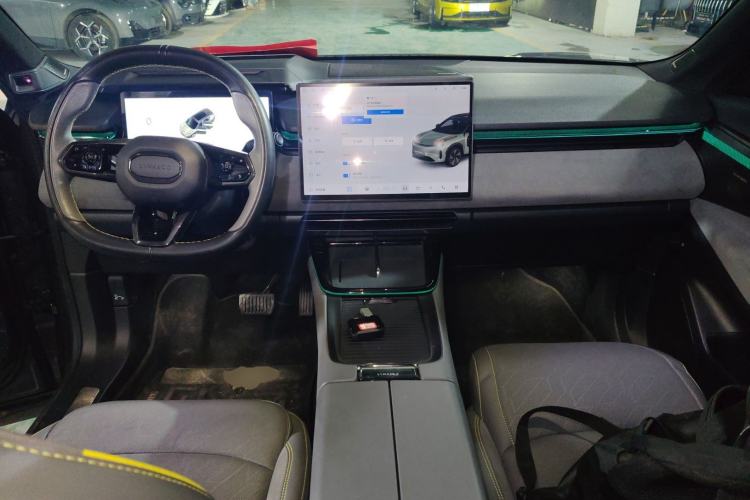 Used Lynk & Co 08 EM-P 2023 120km Long-Range Halo