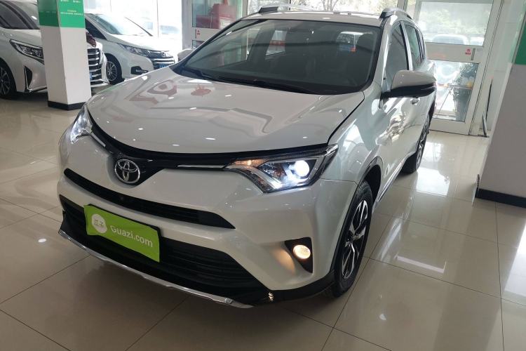 Used Toyota RAV4 2016 2.0L CVT Two-Wheel Drive Fashion Edition China V Standard
