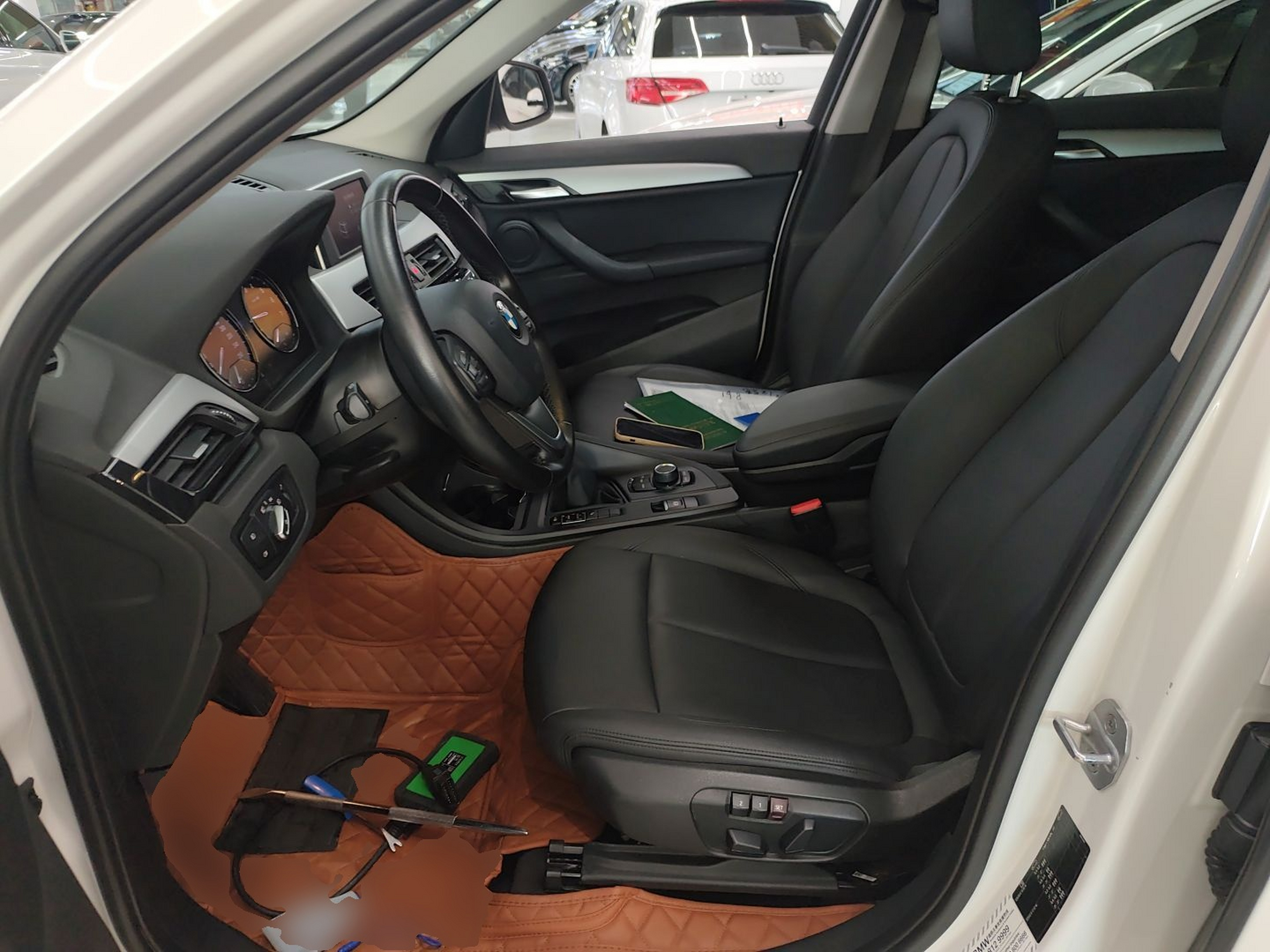 Переднее сиденье в автомобиле