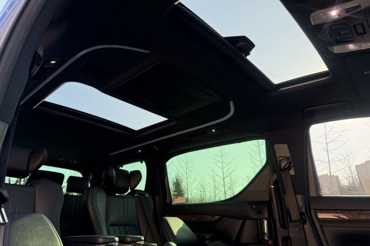 Used Toyota Vellfire 2021 Crown Dual-Engine 2.5L HV Prestige Edition
