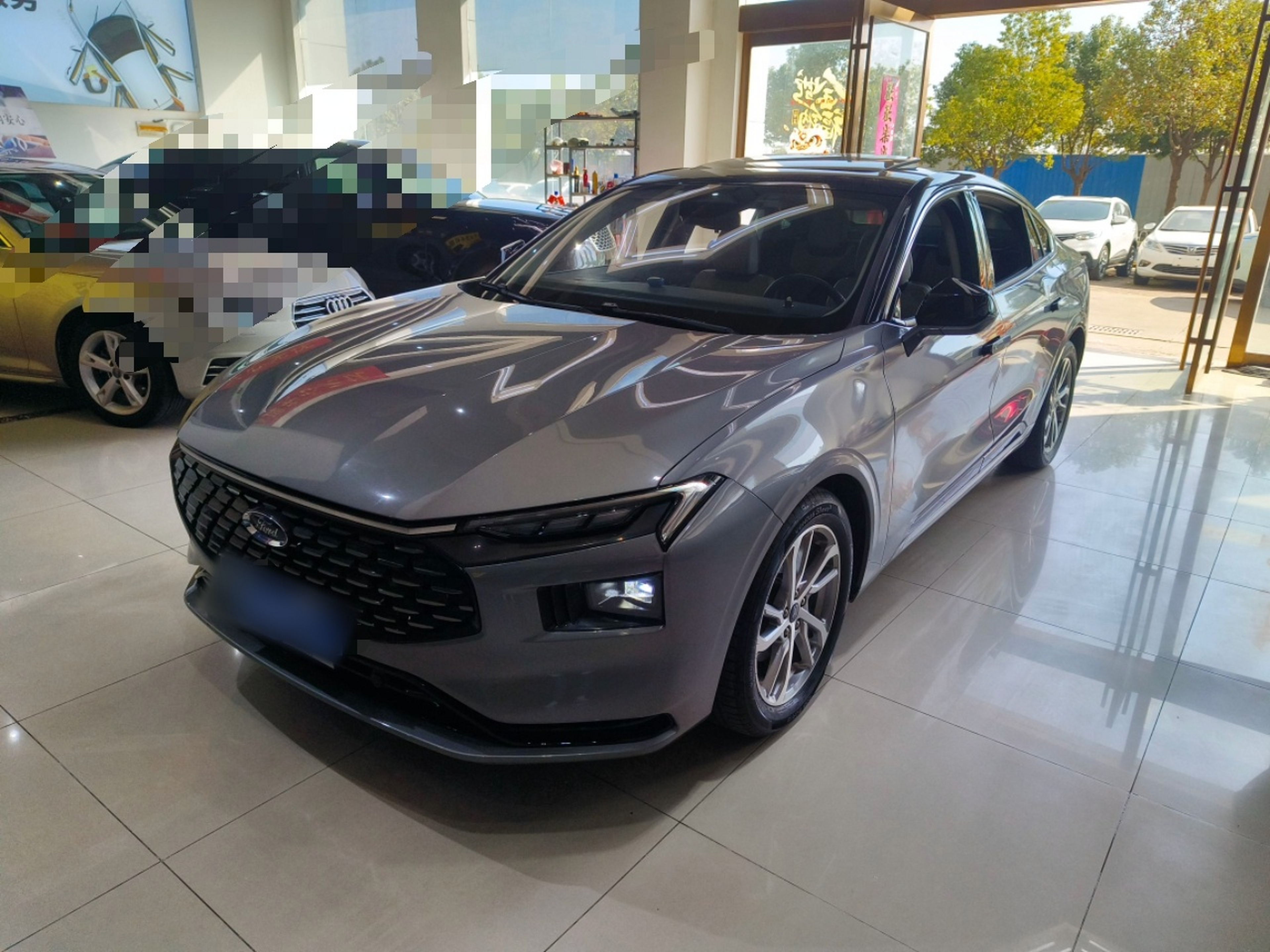 Под передней частью автомобиля