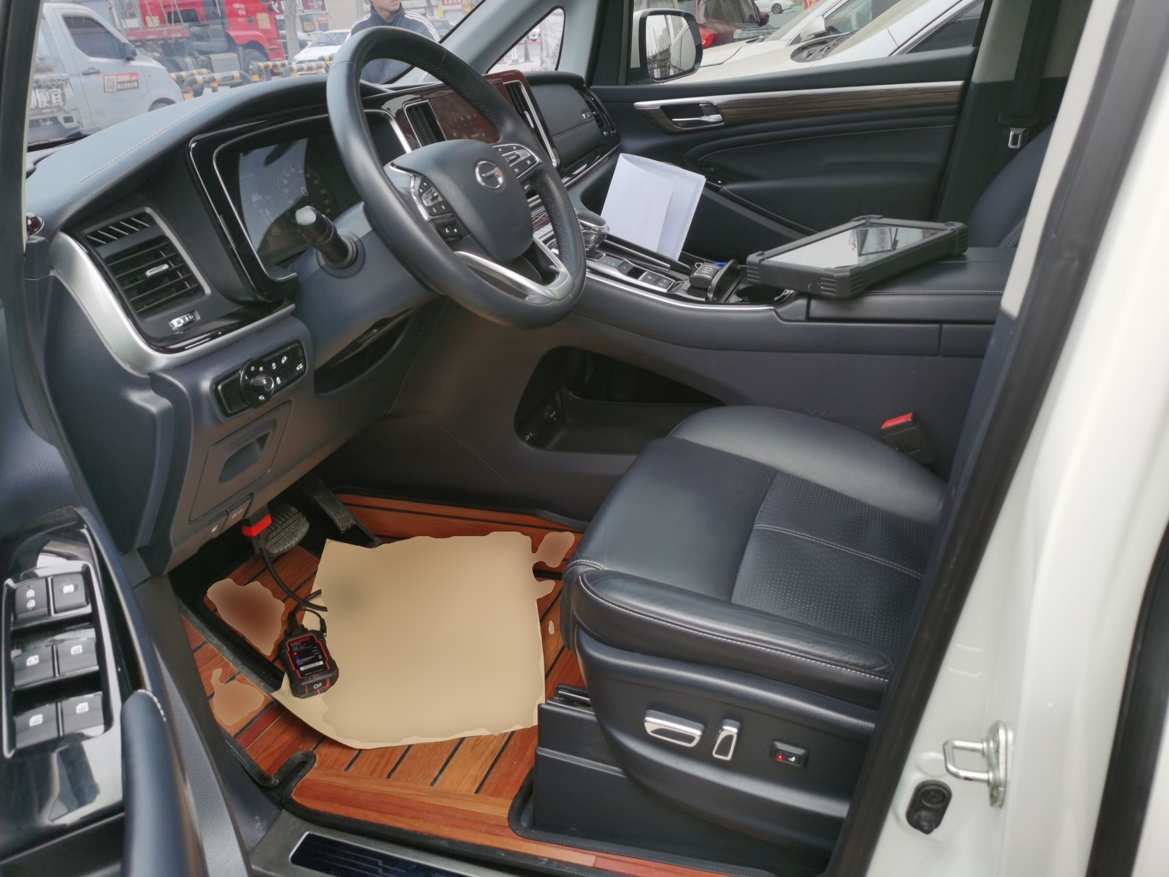 Переднее сиденье в автомобиле