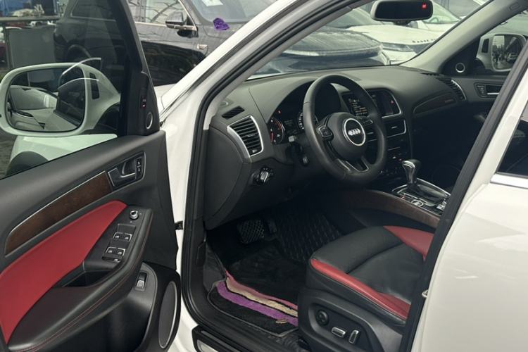 Used Audi Q5 2017 Plus 40 TFSI Comfort Model
