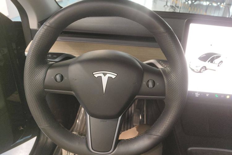 Used Tesla Model Y 2023 Long-Range All-Wheel-Drive Version
