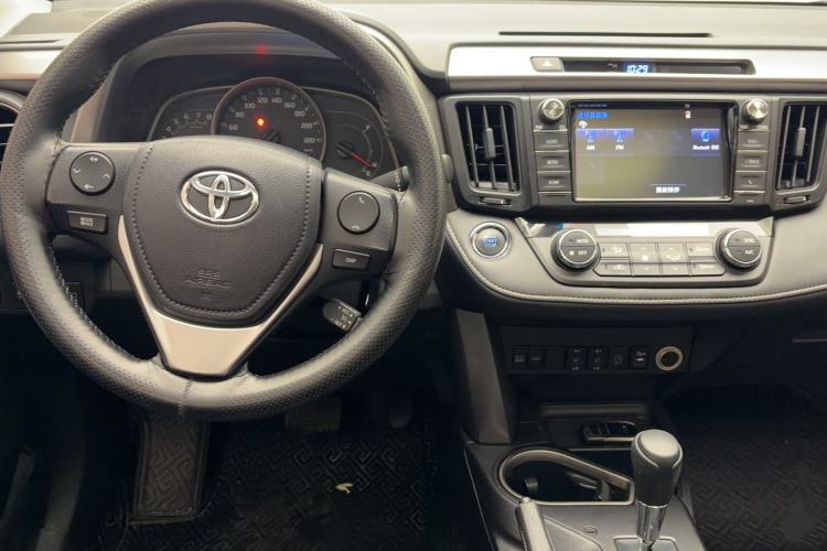 Used Toyota RAV4 2016 2.0L CVT Two-Wheel Drive Comfort Edition China V Standard