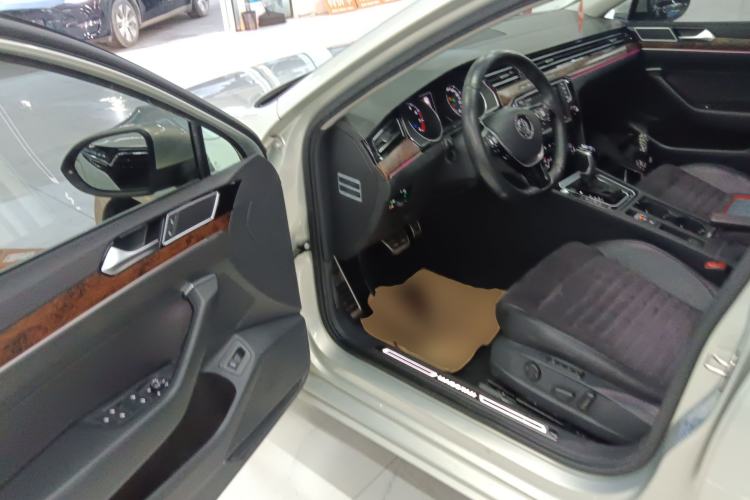 Used Volkswagen Magotan 2017 380TSI DSG Prestige Edition
