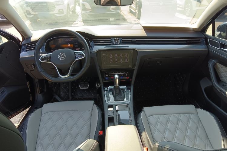 Used Volkswagen Magotan 2023 2 Million Units Limited Edition 330TSI DSG Leading Version
