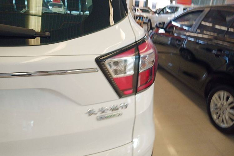 Used Ford Kuga 2018 EcoBoost 180 Two-Wheel-Drive Platinum Edition
