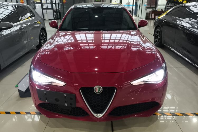 Used Alfa Romeo Giulia 2017 2.0T 200HP Luxury Edition
